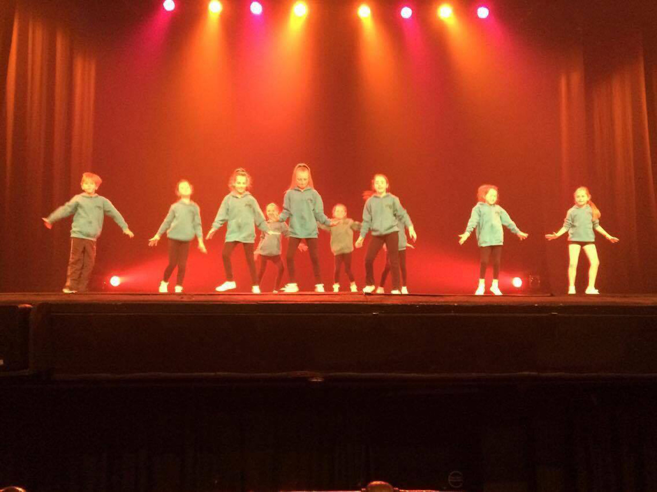 show-team-2 Show Team On Stage